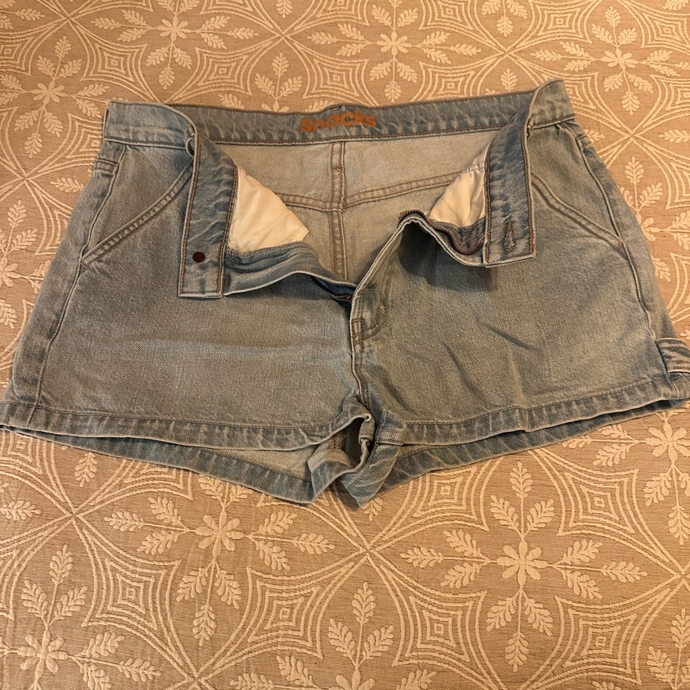MOTHER “snacks” Women's Denim Shorts - Light Blue